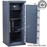 Interior and lockable chest