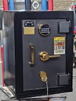 Coin operated safe
